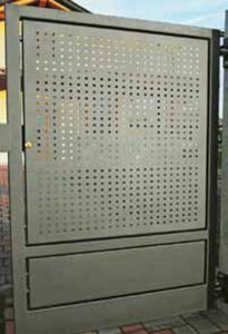 portail remplissage tôle perforée 205x300 - Portails